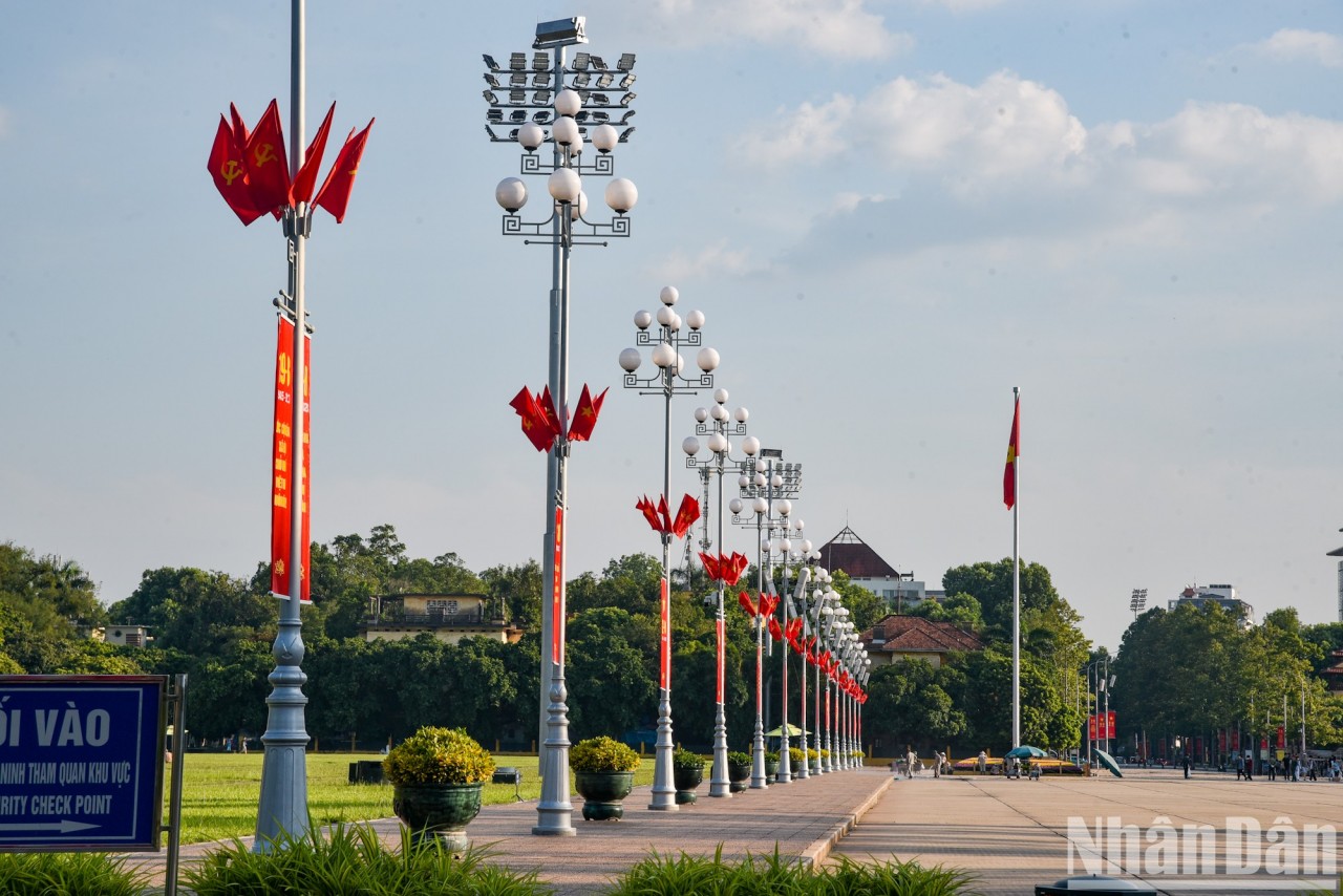 [Ảnh] Đường phố Hà Nội rực rỡ cờ hoa chào mừng ngày Quốc Khánh Việt Nam 2/9
