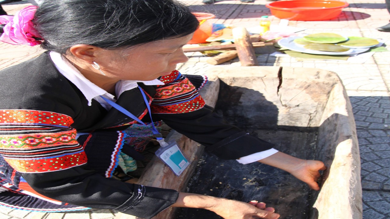 [Ảnh] Lên Lai Châu xem người H'Mông thi giã bánh dày