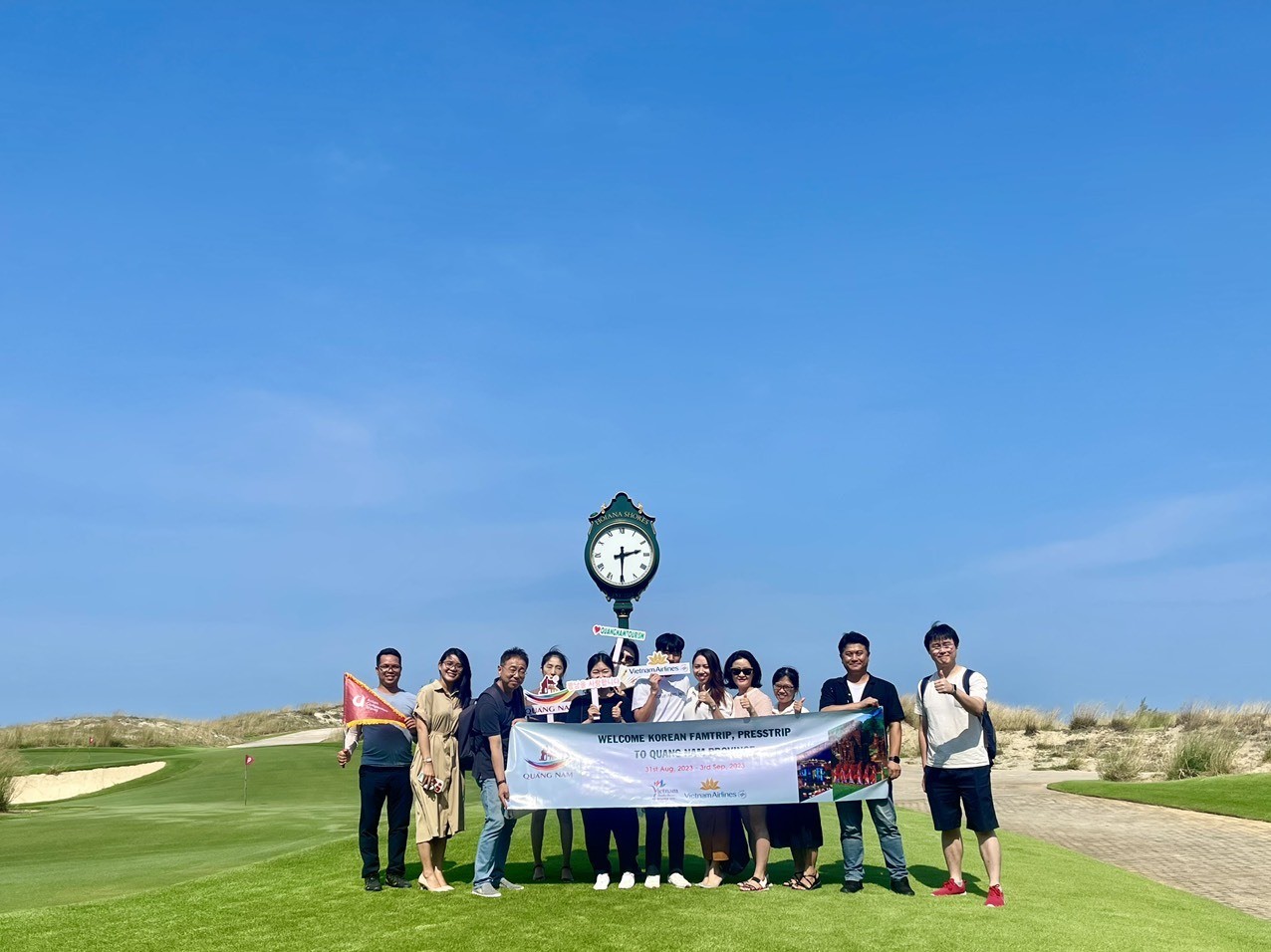 Đoàn famtrip Hàn Quốc tham quan, trải nghiệm du lịch Quảng Nam. (Ảnh: Báo Quảng Nam)