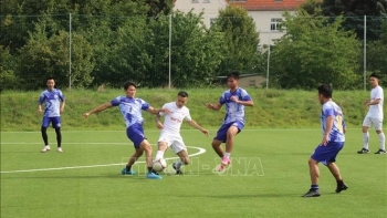 fc berlin gianh cup vo dich giai bong da cong dong nguoi viet toan lien bang duc