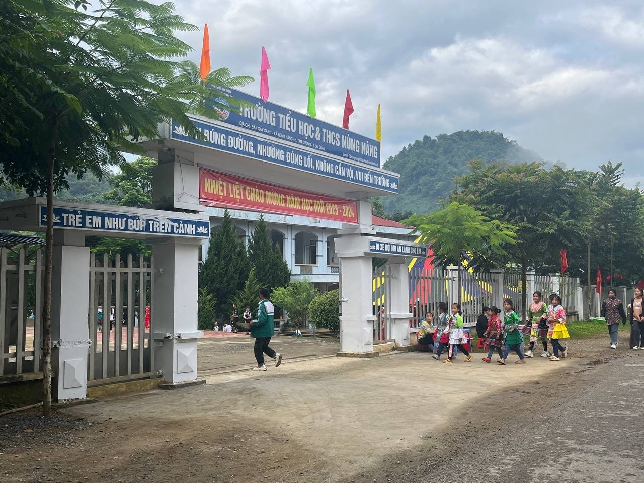 Hơn 22 triệu học sinh Việt Nam hân hoan chào năm học mới