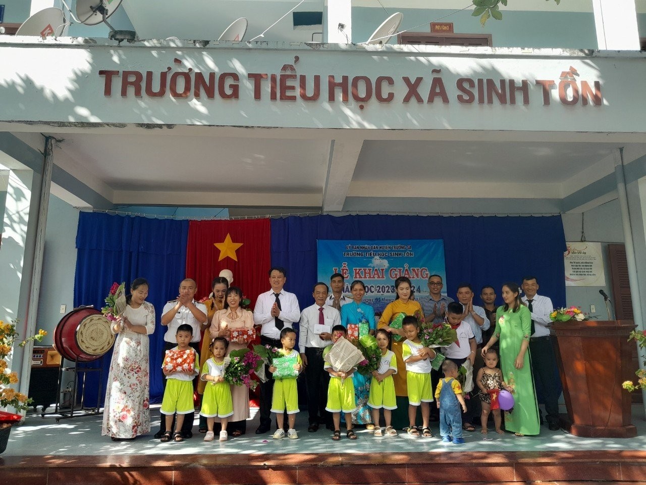 Huyện đảo Trường Sa tưng bừng khai giảng năm học mới