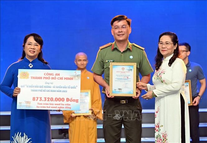 Hơn 34,2 tỷ đồng ủng hộ quỹ vì biên giới, biển đảo của Tổ quốc