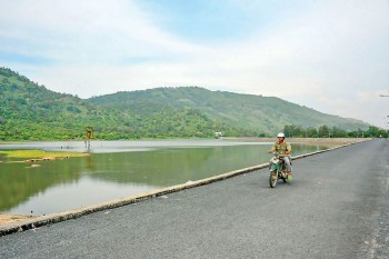 Hồ trữ nước ngọt vùng Tứ giác Long Xuyên: Giải pháp ứng phó với hạn mặn ở ĐBSCL
