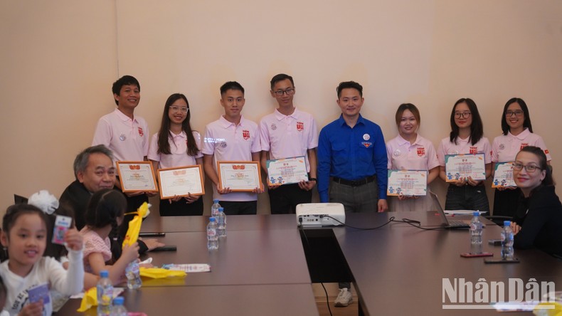 Sinh viên Việt Nam “tiếp lửa” phong trào dạy tiếng Việt tại Nga ảnh 3