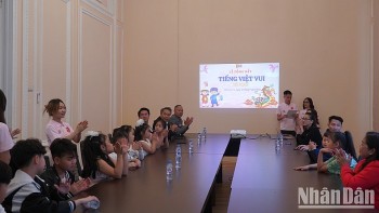 Sinh viên Việt Nam “tiếp lửa” phong trào dạy tiếng Việt tại Nga