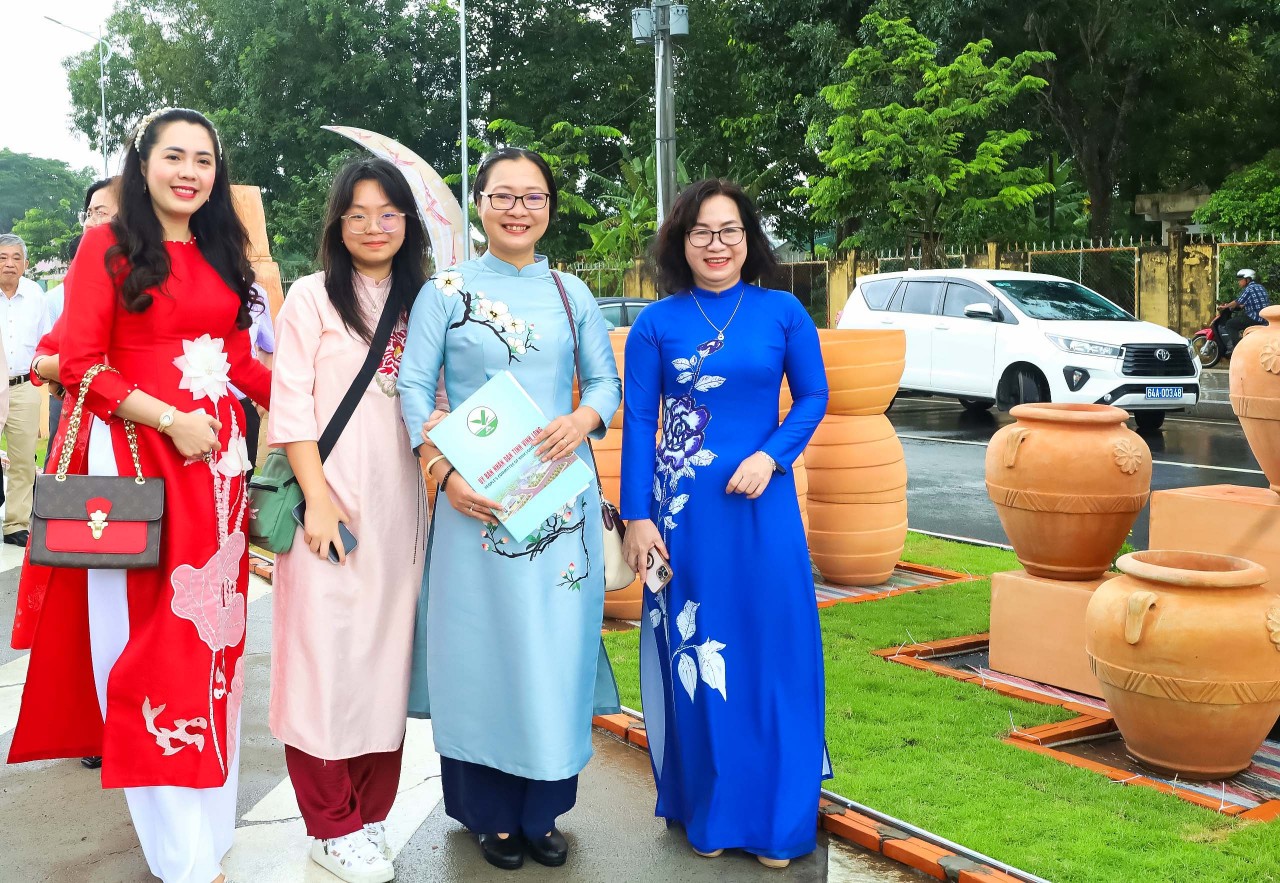 Độc đáo con đường nghệ thuật gốm đỏ ở Vĩnh Long