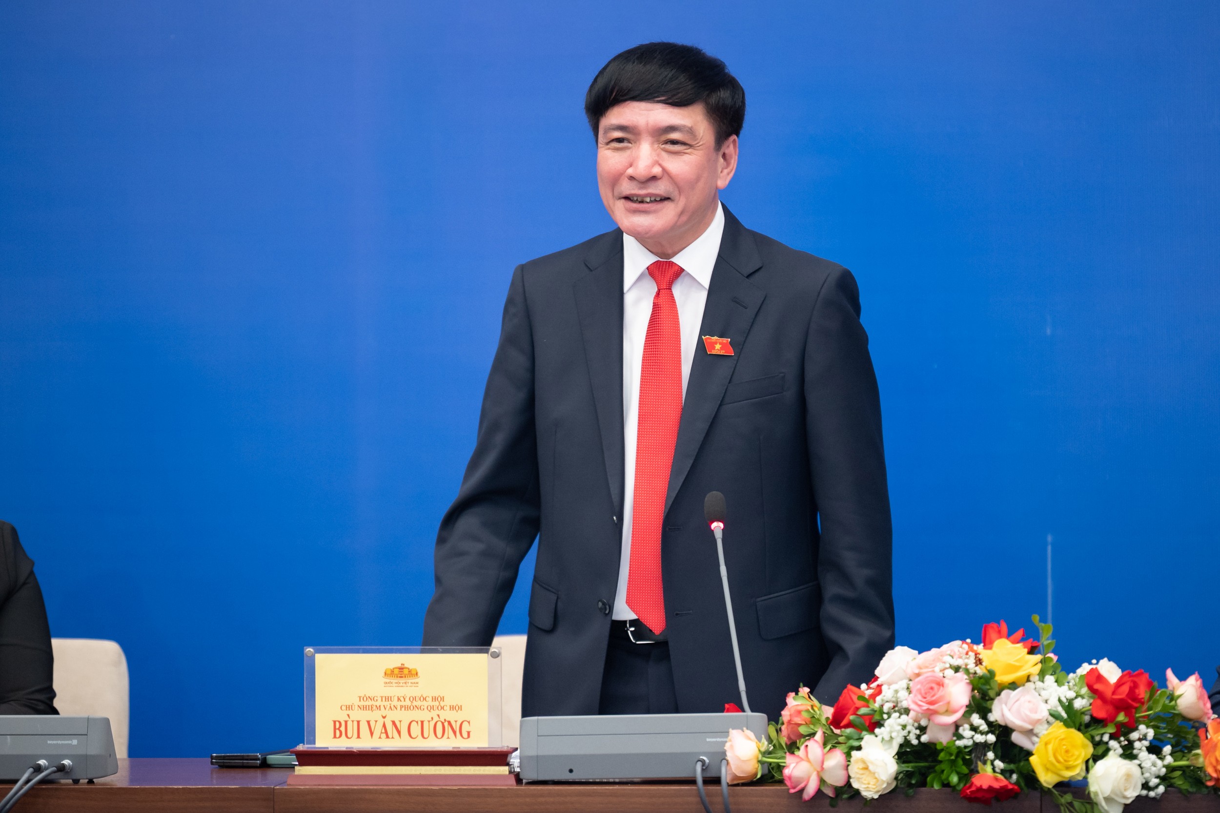 Tổng Thư ký Quốc hội, Chủ nhiệm Văn phòng Quốc hội Bùi Văn Cường, Phó Trưởng Ban Tổ chức Hội nghị. (Ảnh: Quochoi.vn)