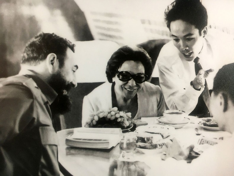 Chủ tịch Cuba Fidel Castro và bà Melba Hermandez, Chủ tịch đầu tiên của Ủy ban Đoàn kết với miền Nam Việt Nam (tiền thân của Hội Hữu nghị Cuba-Việt Nam ngày nay) và ông Nguyễn Xuân Phong cán bộ của Chính phủ cách mạng Lâm thời Cộng hòa miền nam Việt Nam t