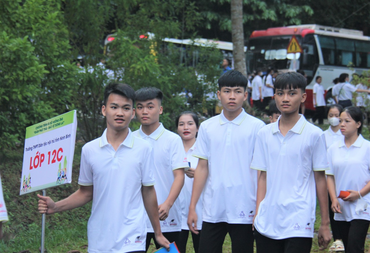 Gần 1.000 thanh niên tham gia đi bộ hưởng ứng "Giảm phát thải bảo vệ tương lai"