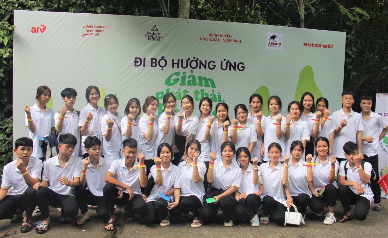Gần 1.000 thanh niên tham gia đi bộ hưởng ứng "Giảm phát thải bảo vệ tương lai"