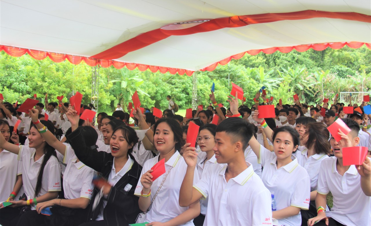 Gần 1.000 thanh niên tham gia đi bộ hưởng ứng "Giảm phát thải bảo vệ tương lai"