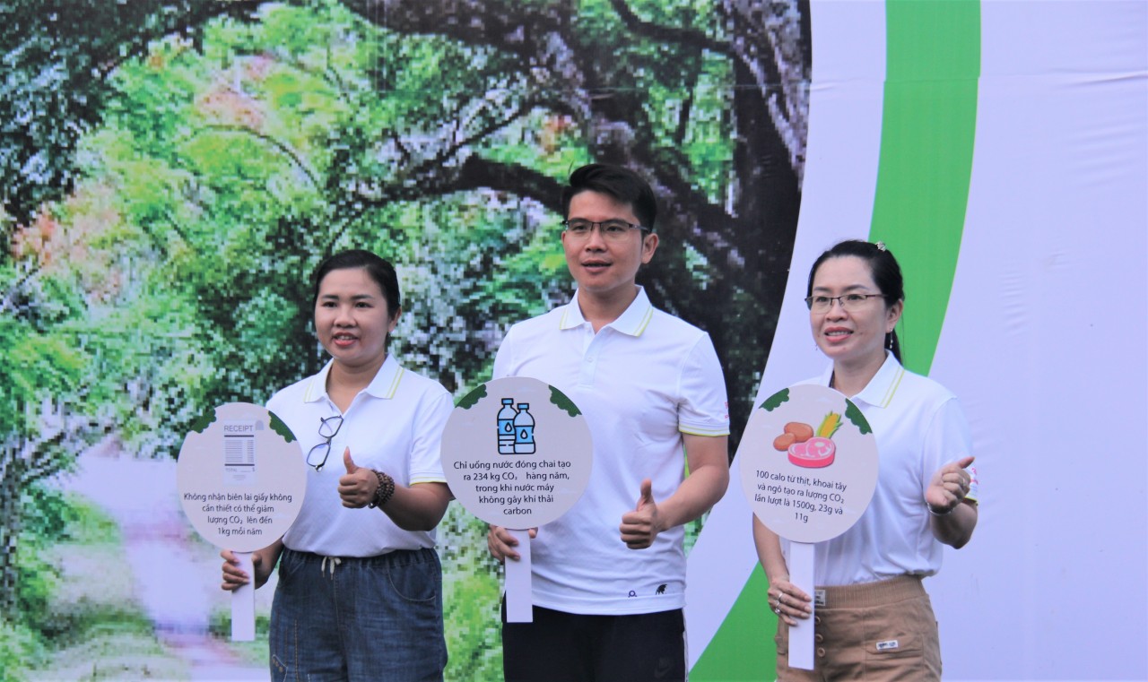Gần 1.000 thanh niên tham gia đi bộ hưởng ứng "Giảm phát thải bảo vệ tương lai"