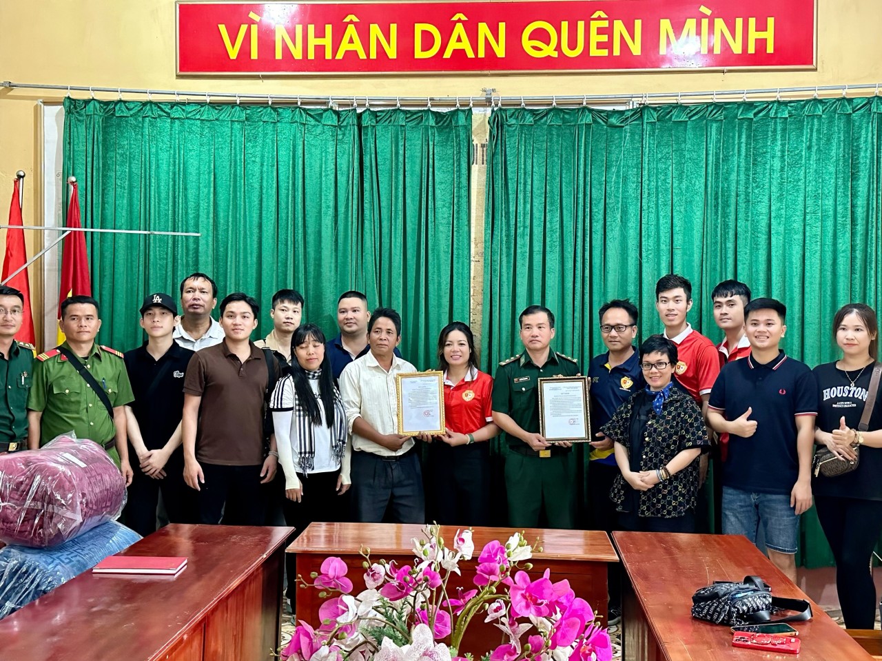 Nghệ An: Bà con dân tộc thiểu số được nhận nhiều phần quà hữu ích từ FAVIJA