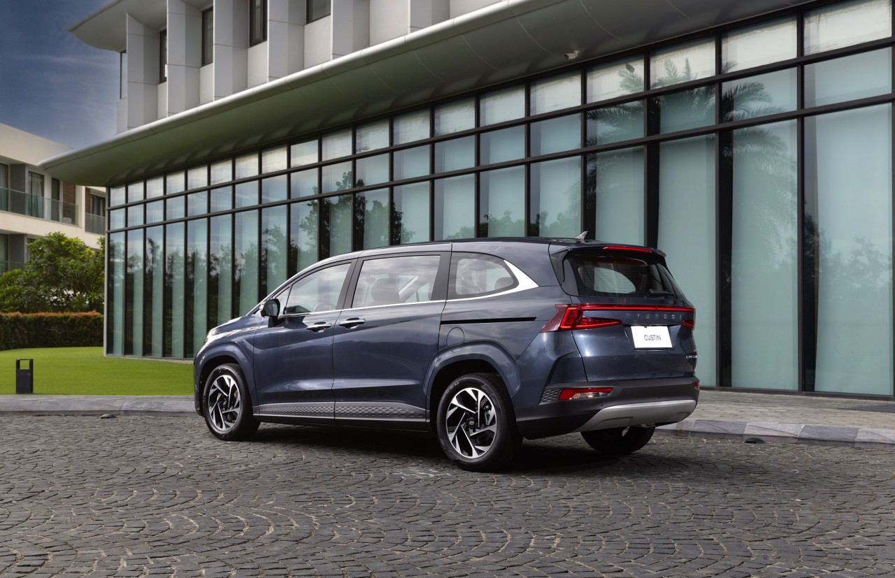 Hyundai Custin 2023  - Đối thủ Toyota Innova lần đầu xuất hiện tại Việt Nam
