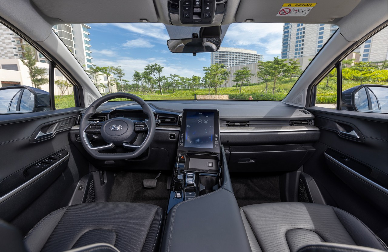 Hyundai Custin 2023  - Đối thủ Toyota Innova lần đầu xuất hiện tại Việt Nam