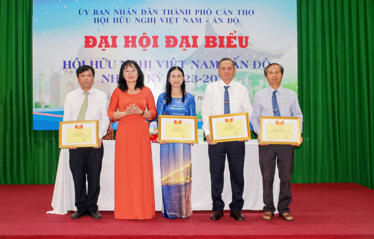Tiến sĩ Huỳnh Văn Nghiệp tái đắc cử Chủ tịch Hội hữu nghị Việt Nam - Ấn Độ TP Cần Thơ