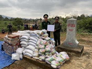 Thắt chặt tình đoàn kết hữu nghị từ những mô hình kết nghĩa bản – bản