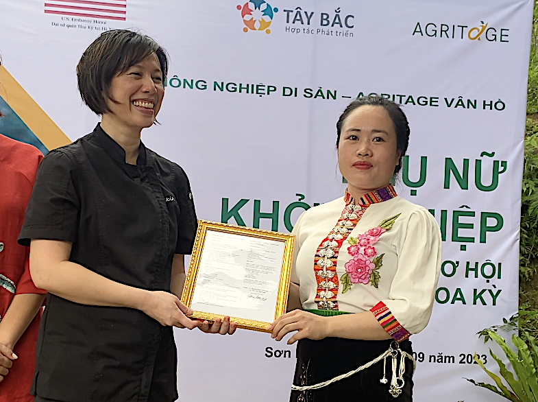 “Sứ giả ẩm thực Việt – Mỹ” nấu ăn cùng phụ nữ dân tộc thiểu số Sơn La