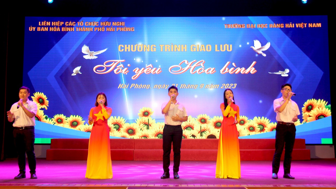 Tiết mục biểu diễn văn nghệ tại chương trình.