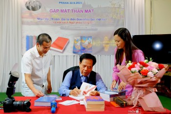 Kỷ niệm 10 năm ra mắt tập đầu tiên bộ Đại từ điển giáo khoa Séc - Việt