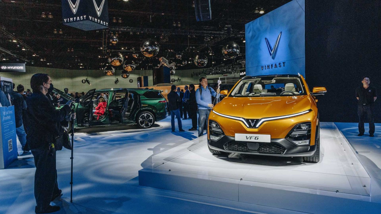 VF 6 lần đầu xuất hiện trước công chúng tại Los Angeles Auto Show 2022. VF 6 lần đầu xuất hiện trước công chúng tại Los Angeles Auto Show 2022.