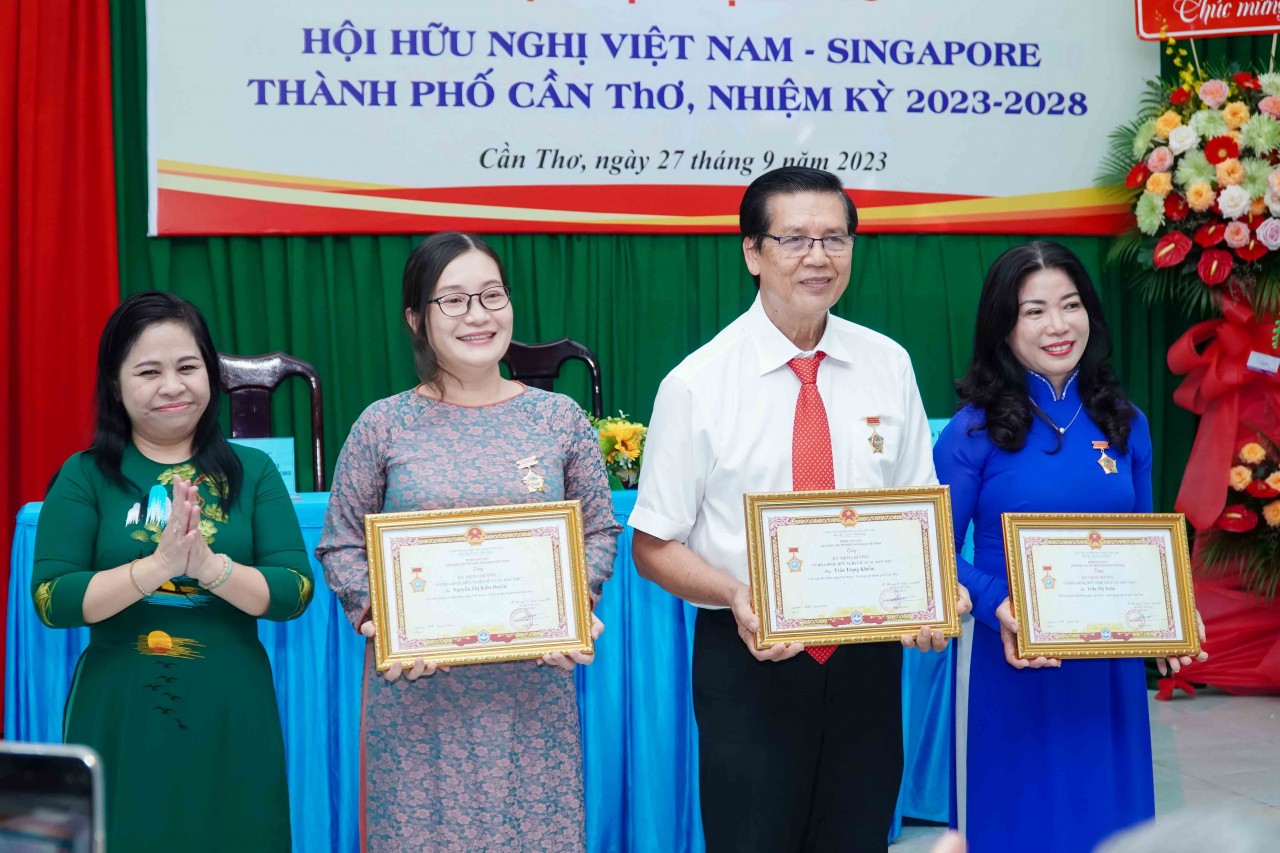 Bà Trần Thị Xuân đắc cử  Hội Hữu nghị Việt Nam - Singapore TP Cần Thơ