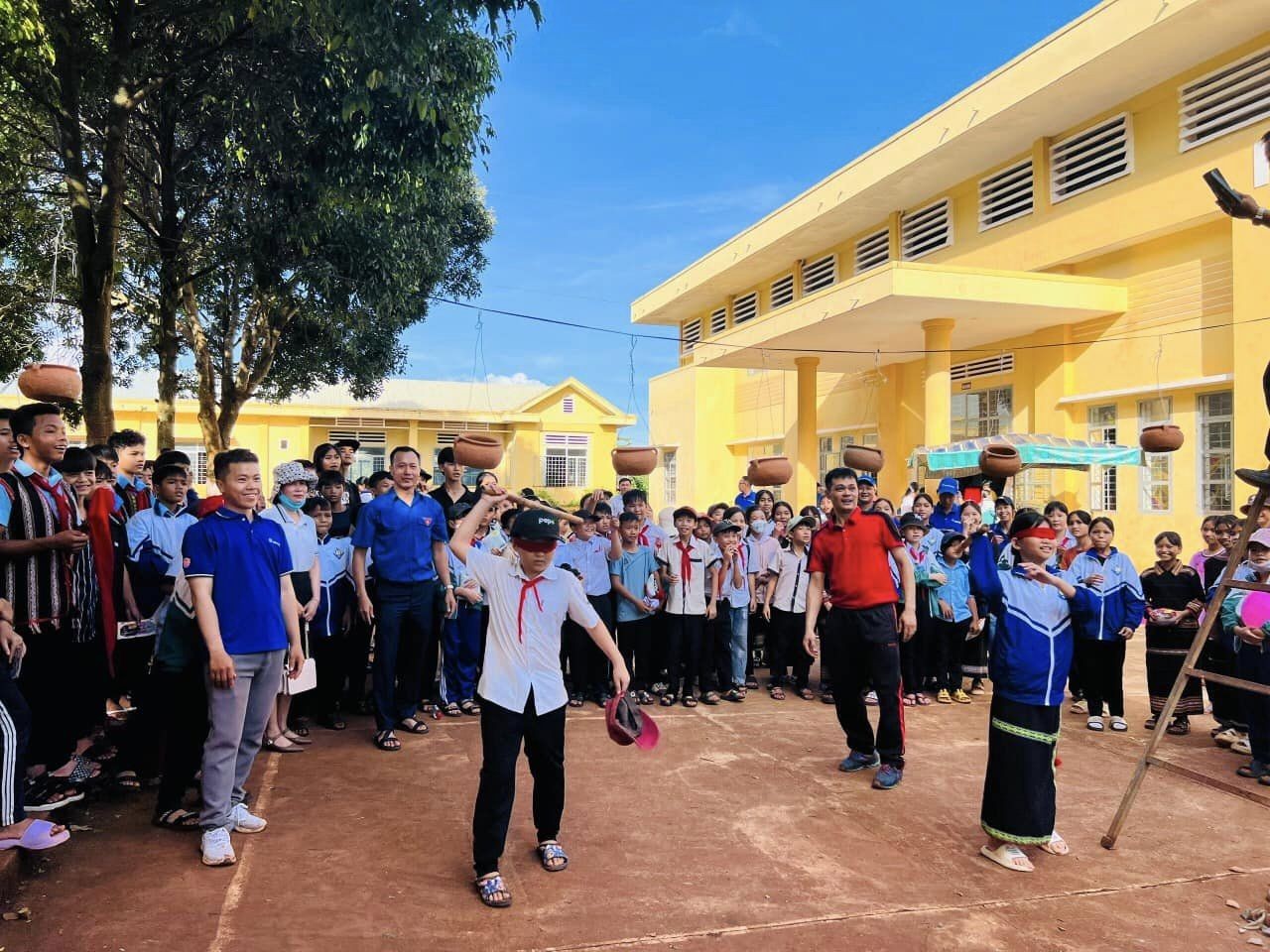 Mang Trung thu đến cho học sinh dân tộc thiểu số tỉnh Gia Lai