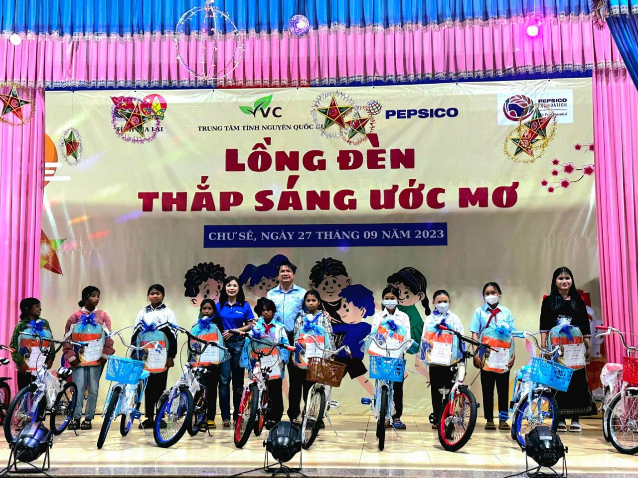 Mang Trung thu đến cho học sinh dân tộc thiểu số tỉnh Gia Lai