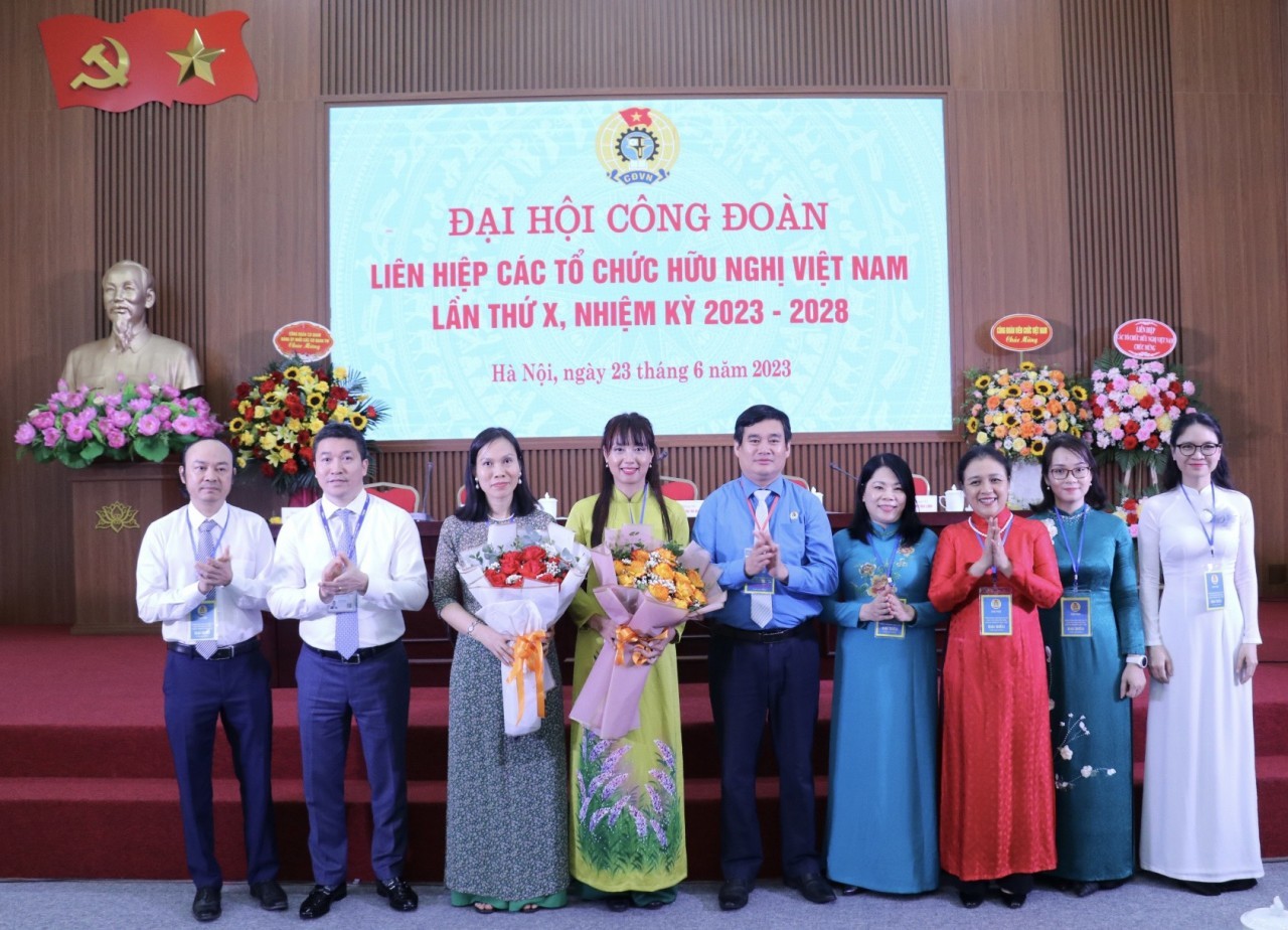 Ban Chấp hành Công đoàn Liên hiệp Hữu nghị khóa X, nhiệm kỳ 2023-2028 ra mắt Đại hội (Ảnh: Thu Hà)