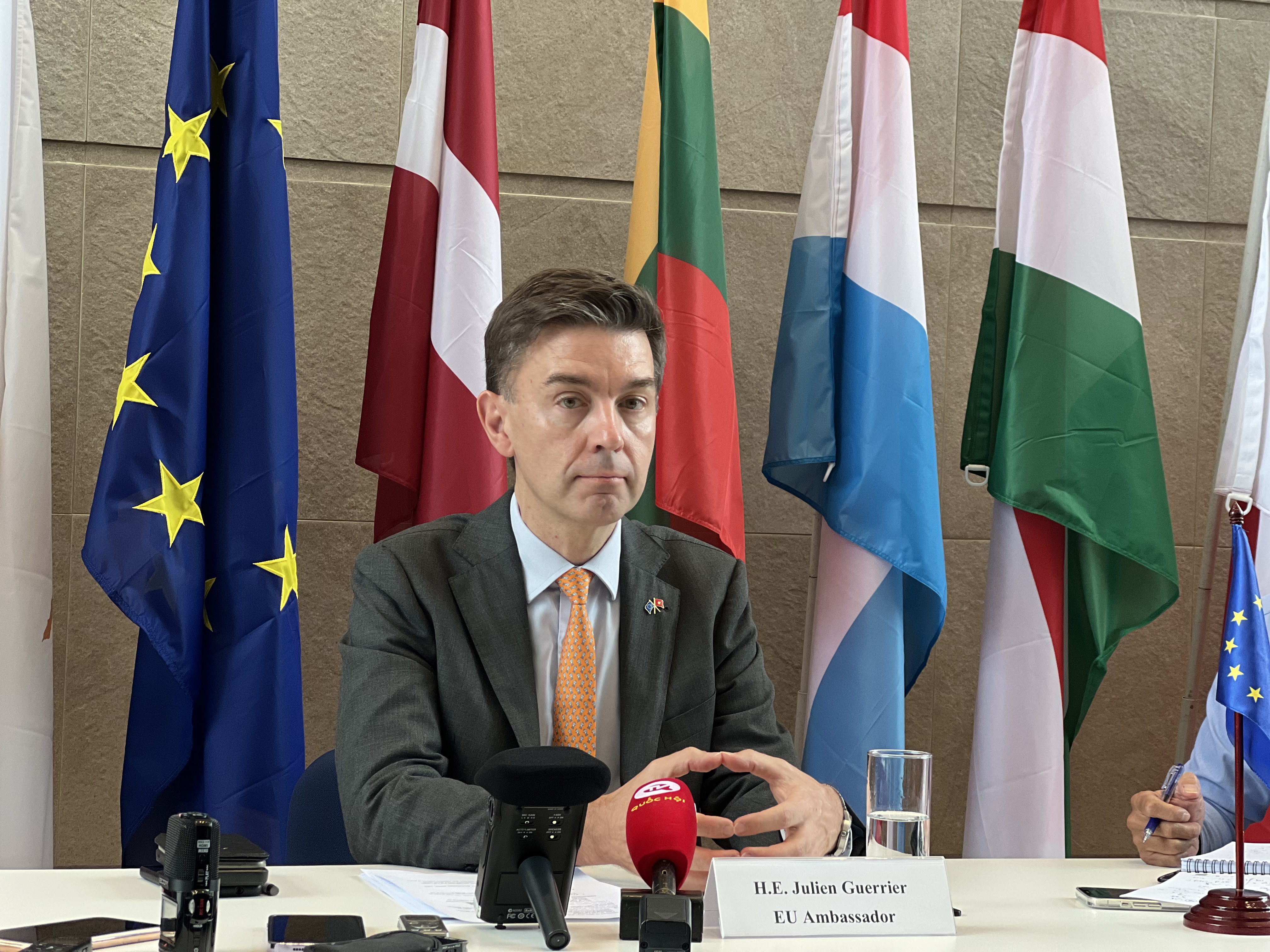 Tân Đại sứ Liên minh châu Âu (EU) tại Việt Nam Julien Guerrier trong buổi họp báo ngày 27/9. Ảnh: Liên Hà.