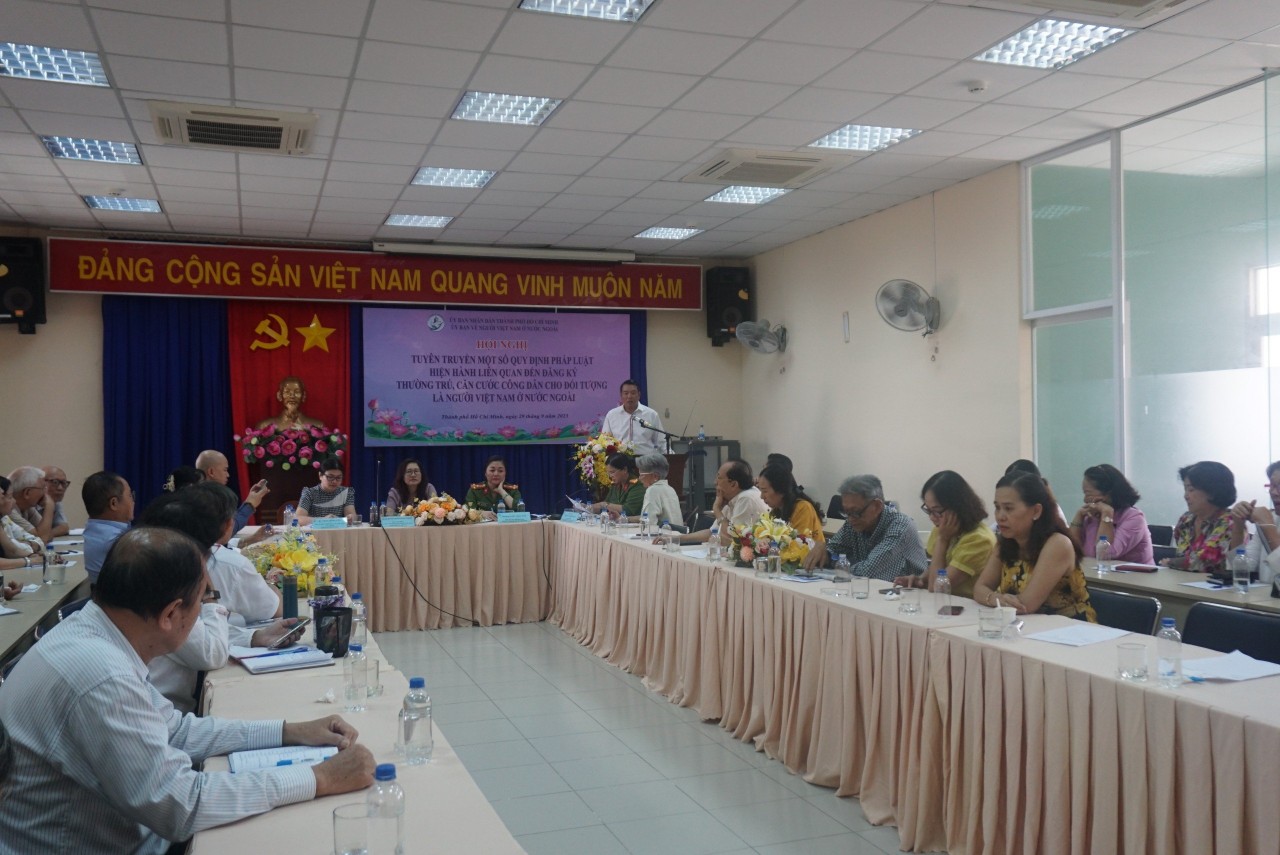 TP.HCM đã giải quyết đăng kí thường trú, tạm trú cho 4737 người Việt Nam ở nước ngoài