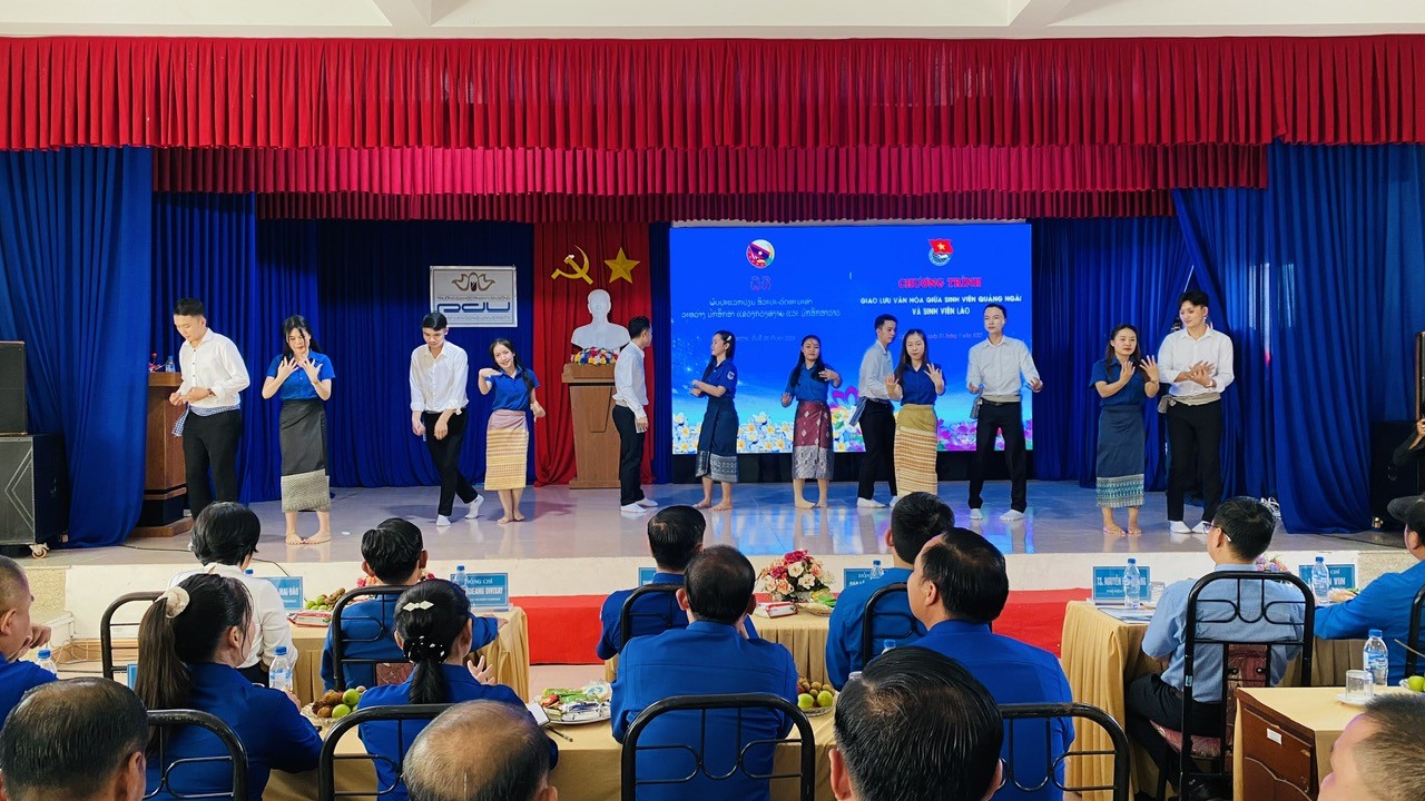 Thanh niên ba tỉnh Chăm Pa Sắc, Khăm Muộn và Quảng Ngãi chia sẻ kinh nghiệm công tác Đoàn