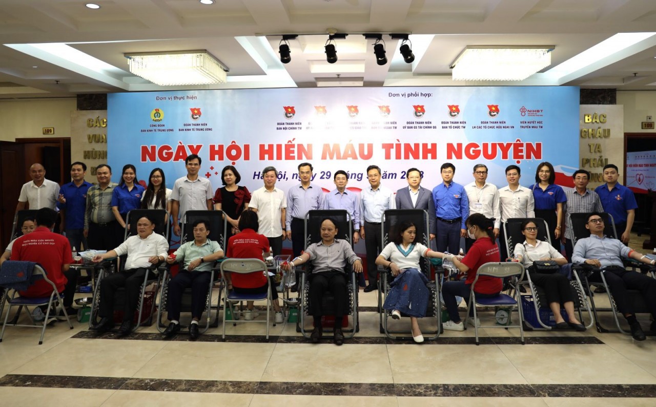 Thanh niên VUFO “trao giọt máu đào, tiếp thêm sự sống”
