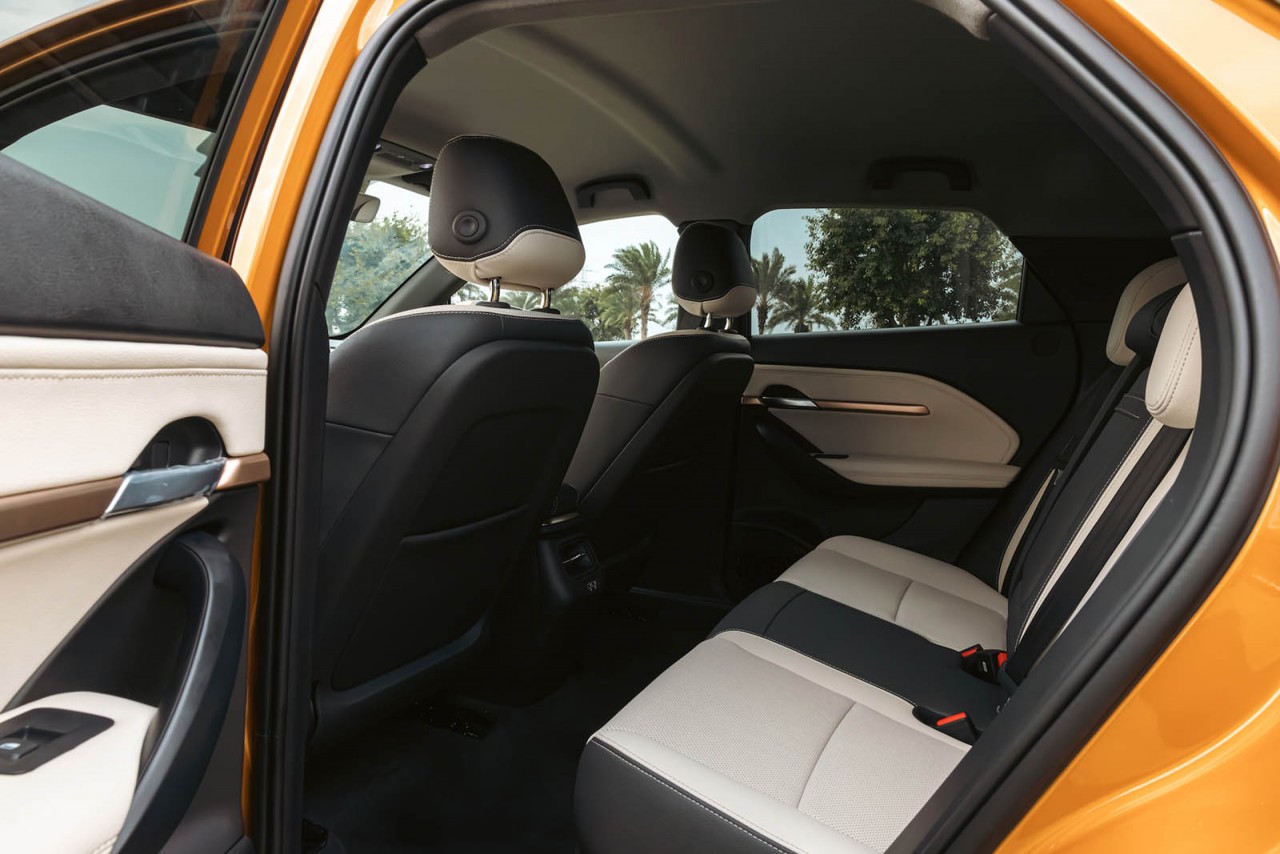VinFast chính thức ra mắt mẫu SUV điện VF6 dành cho gia đình Việt