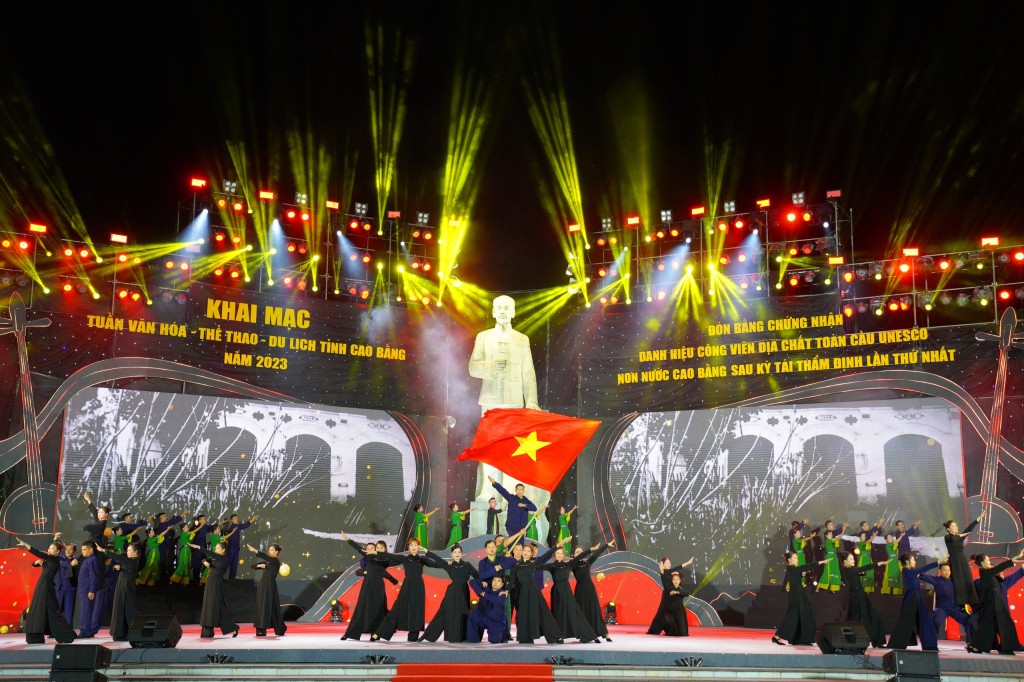 Đón Bằng Chứng nhận danh hiệu Công viên địa chất toàn cầu UNESCO non nước Cao Bằng