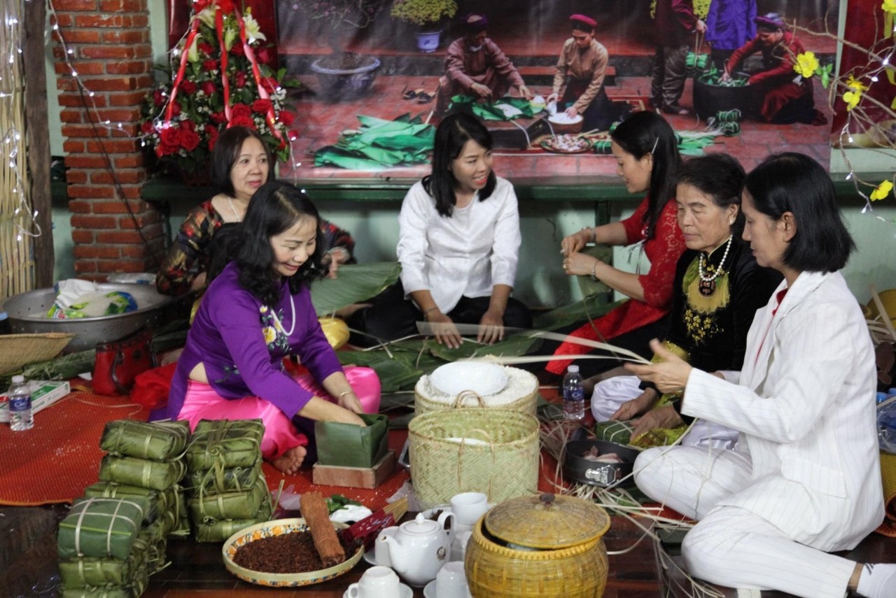 Nguyễn Thị Thu Huyền - Sứ giả tiếng Việt tại Lào
