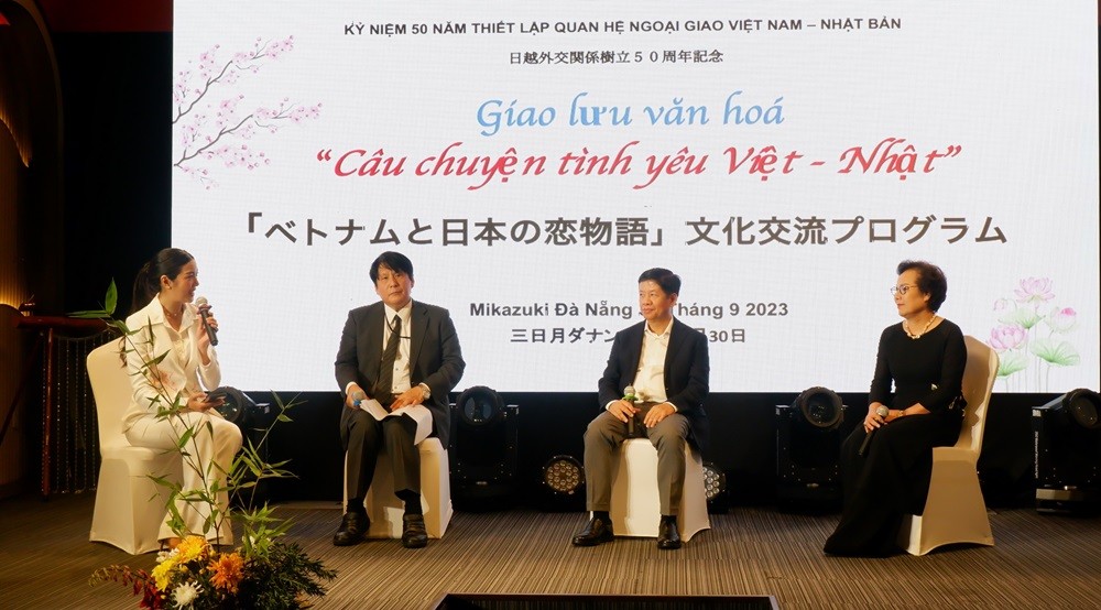 Tăng cường tình hữu nghị qua giao lưu văn hoá 