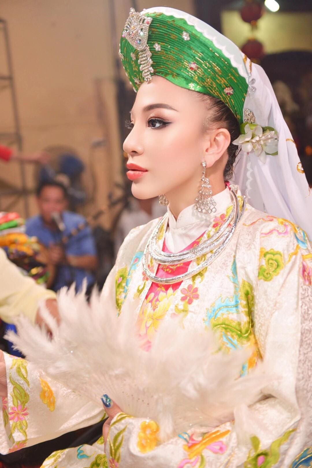 Việt kiều Singapore mang tín ngưỡng thờ mẫu đến cuộc thi World Madam Global tại Mỹ
