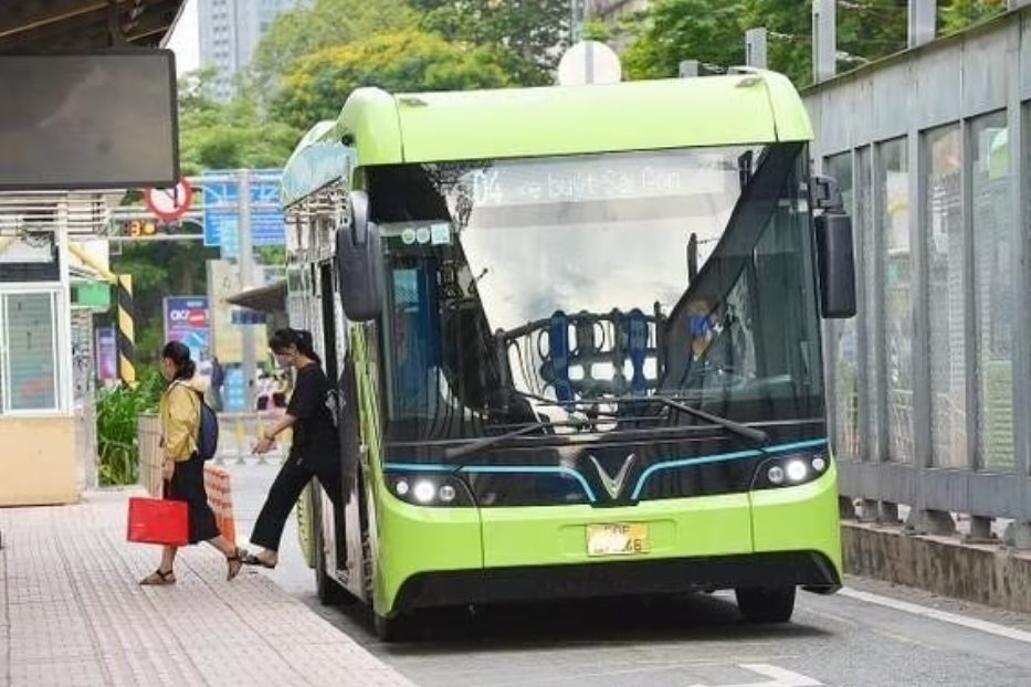 Xe buýt điện hoạt động tại TPHCM Ảnh tapchixaydungvn