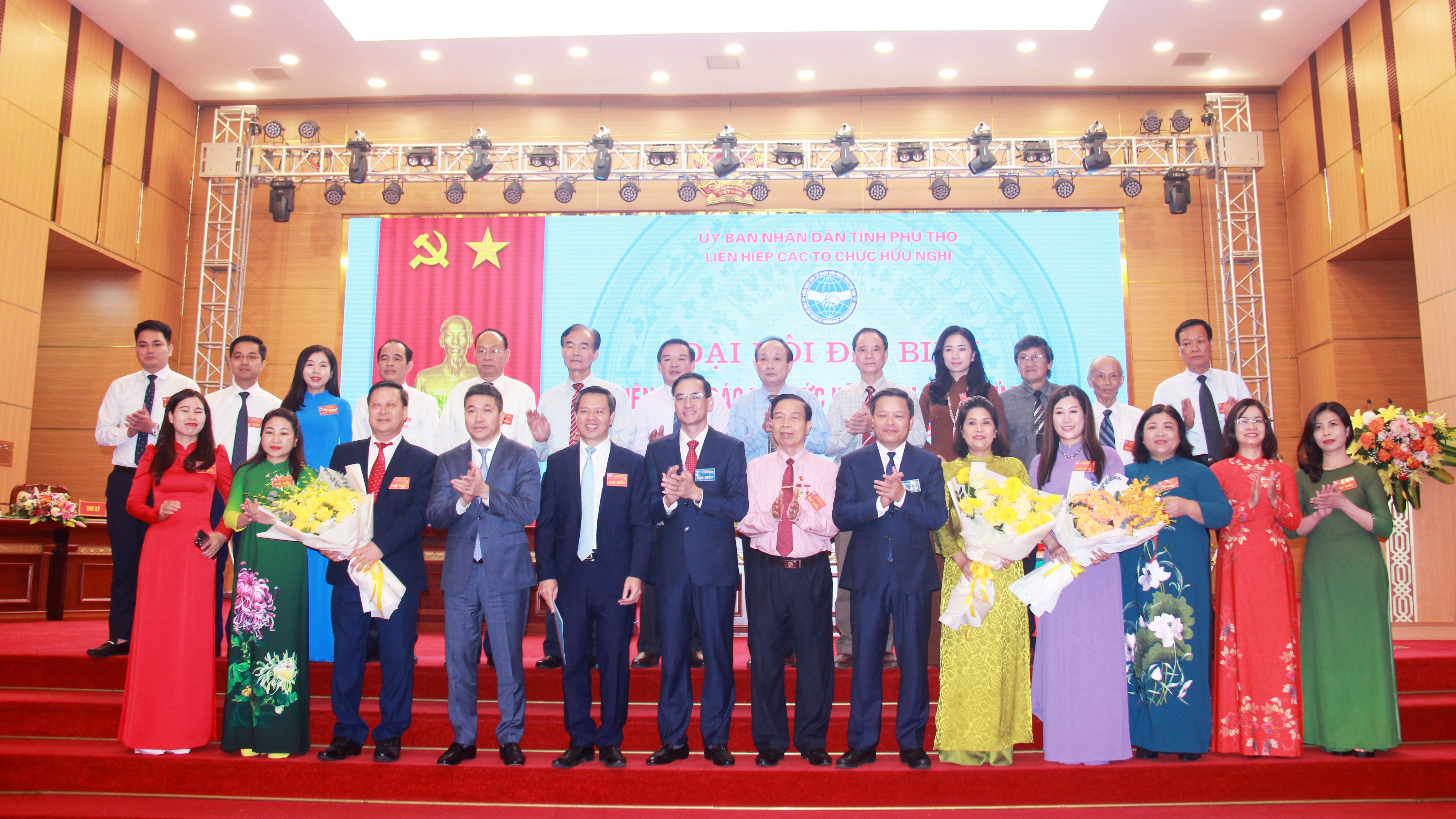 Chú trọng vận động người Việt Nam ở nước ngoài hướng về đất Tổ