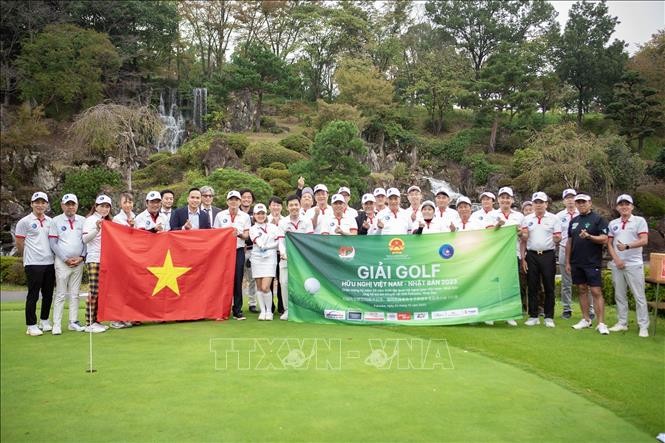 Các golfer tham gia giải đấu.