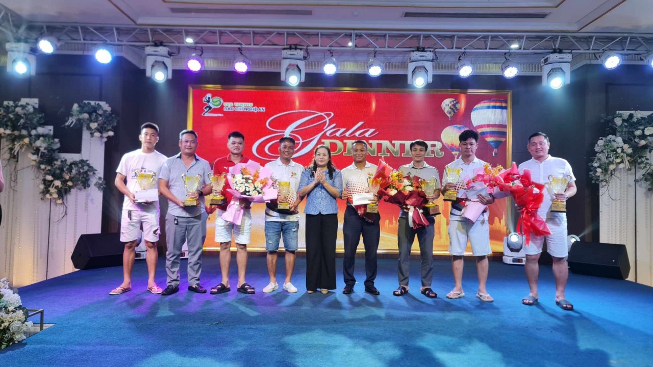 Nghệ An giao hữu thể thao chào mừng ngày Doanh nhân Việt Nam