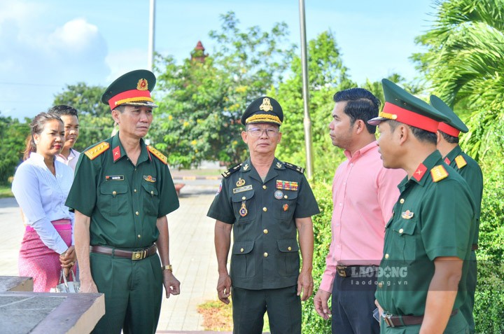 Gìn giữ, tu sửa các Đài hữu nghị Việt Nam – Campuchia
