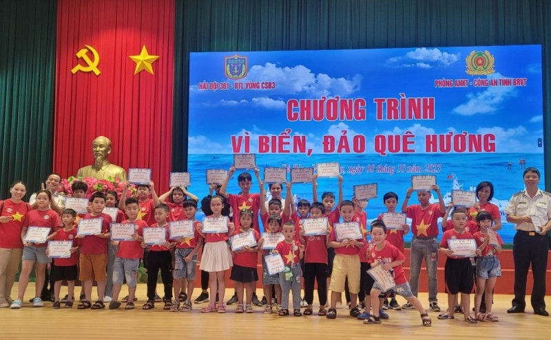 Bồi đắp tình yêu biển đảo, chủ quyền tổ quốc cho học sinh