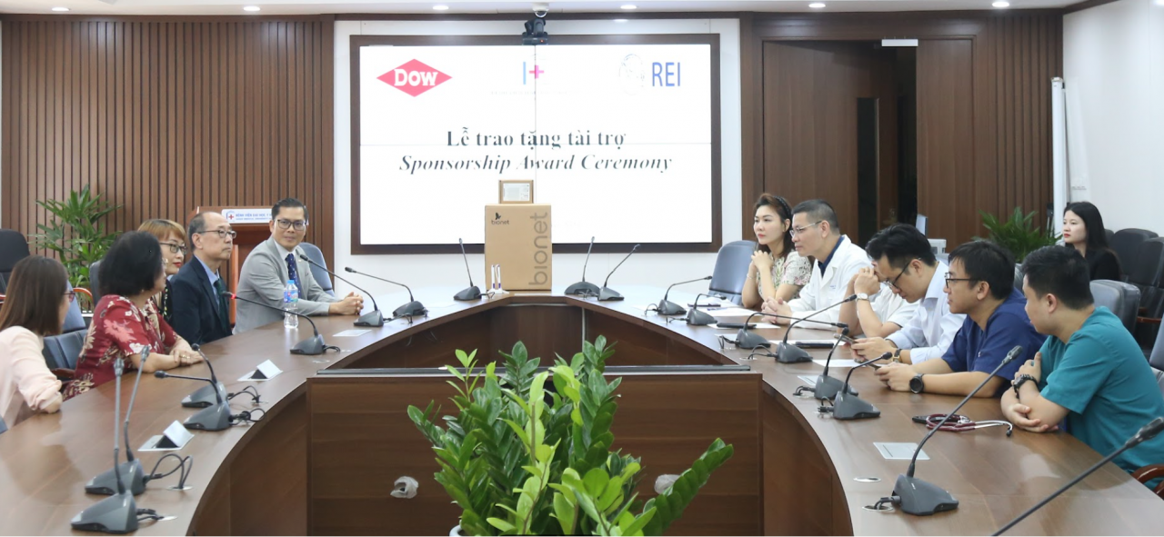 Dow Chemical & REI Hoa Kỳ tại Việt Nam trao tặng vật tư y tế tại Bệnh viện Đại học Y Hà Nội, Bệnh viện Bạch Mai