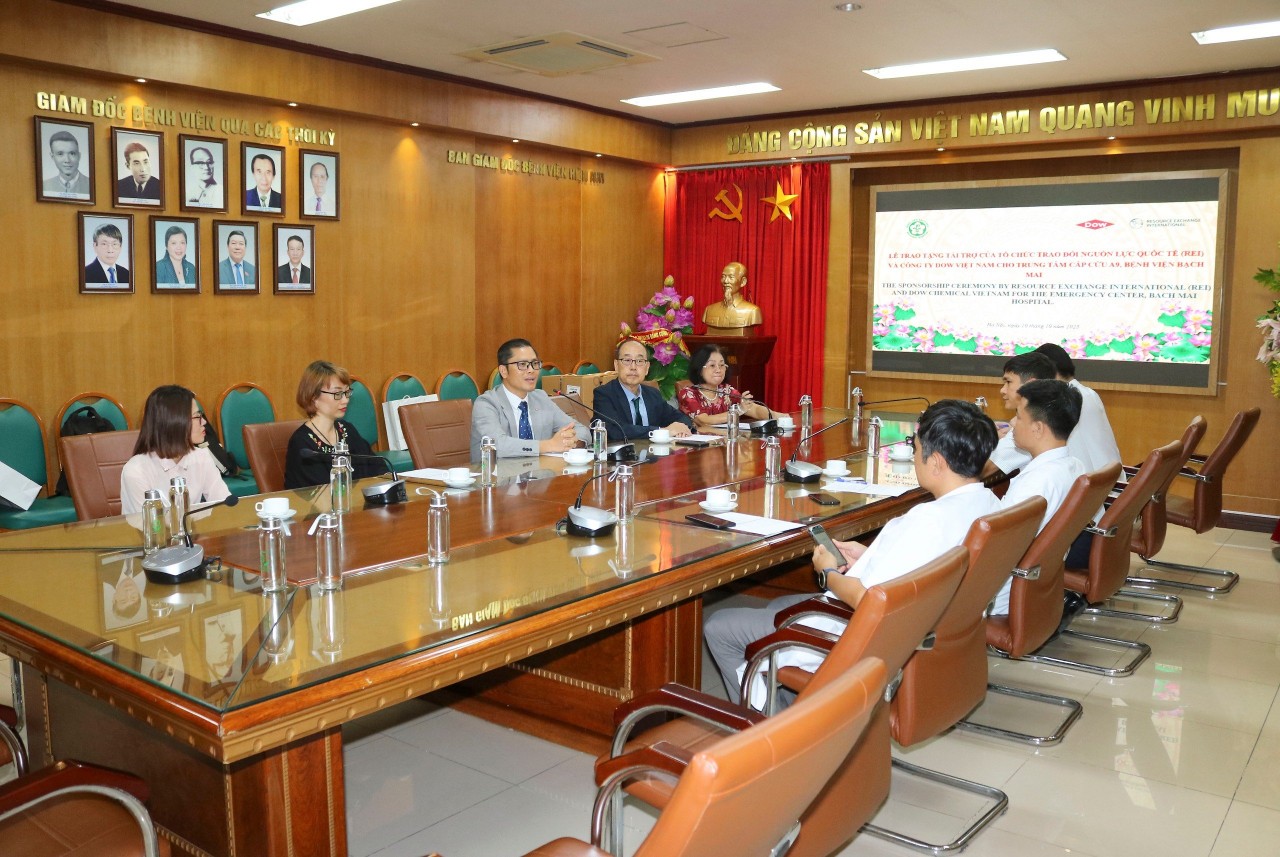 Dow Chemical & REI Hoa Kỳ tại Việt Nam trao tặng vật tư y tế tại Bệnh viện Đại học Y Hà Nội, Bệnh viện Bạch Mai