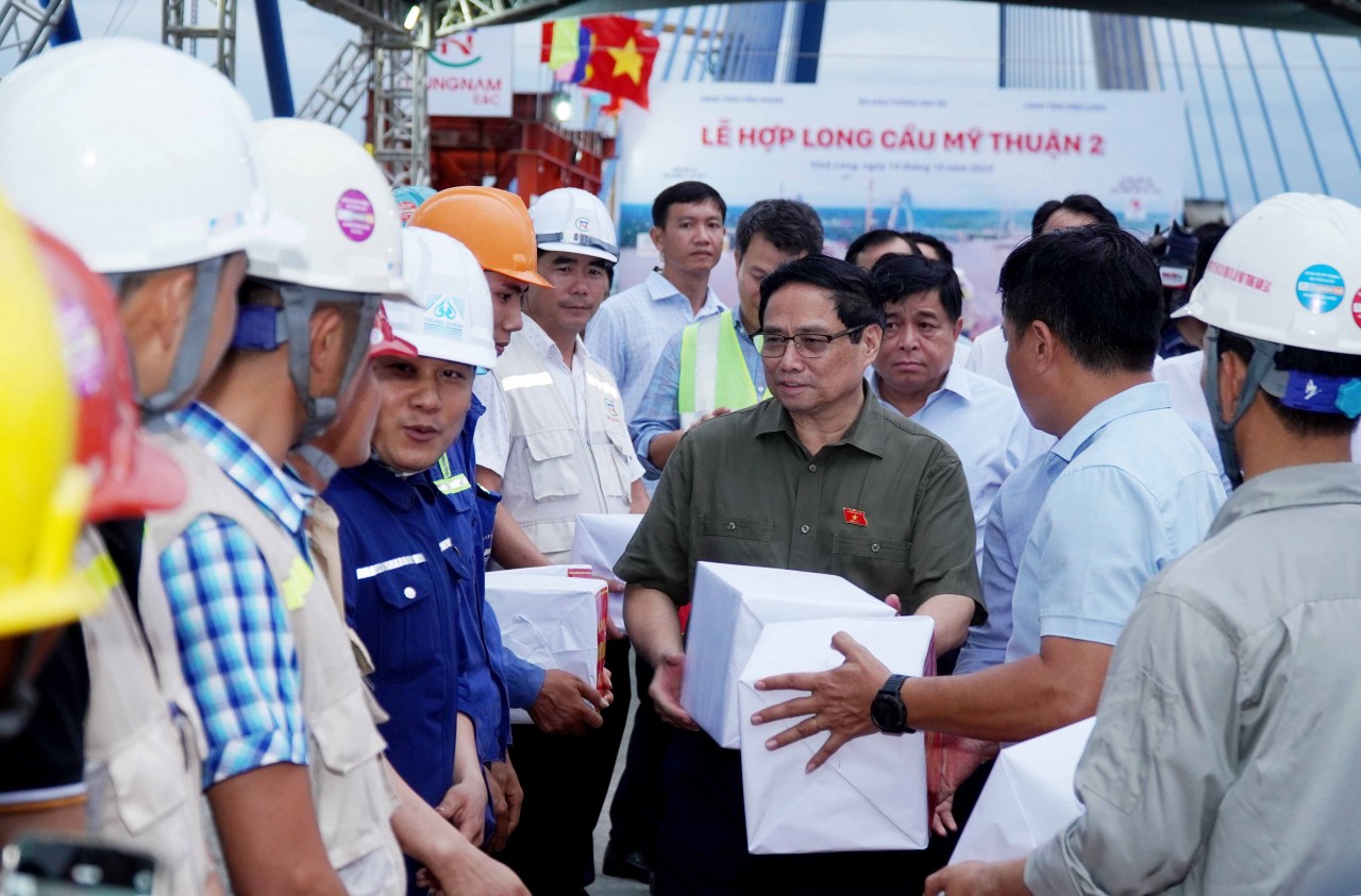 Thủ tướng Phạm Minh Chính dự Lễ hợp long cầu Mỹ Thuận 2