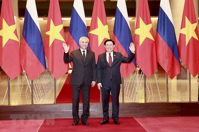 Chủ tịch Quốc hội Vương Đình Huệ đón, hội đàm với Chủ tịch Duma Nga | Chính trị | Vietnam+ (VietnamPlus)