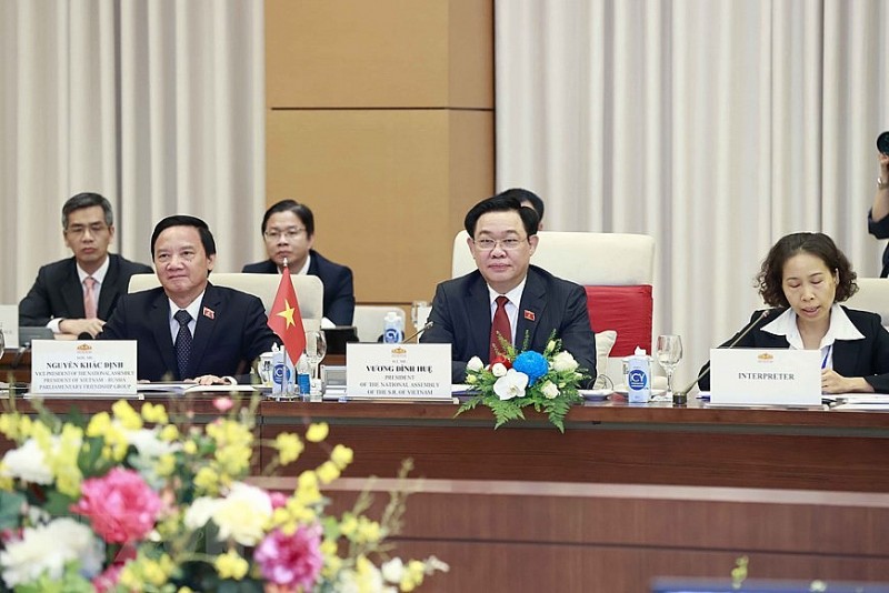 Chủ tịch Quốc hội Vương Đình Huệ đón, hội đàm với Chủ tịch Duma Nga | Chính trị | Vietnam+ (VietnamPlus)